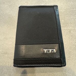 Tumi Multi window card case wallet